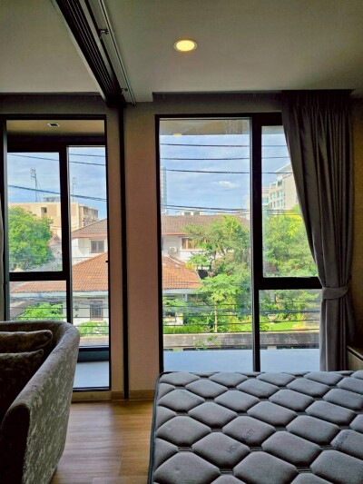 ลอยด์ ศูนย์วิจัย - ทองหล่อ / LLOYD Soonvijai - Thonglor-2