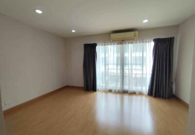 ให้เช่าทาวน์โฮม บ้านกลางเมือง ลาดพร้าว 87 / Baanklangmuang ladprao 87 ขนาด 4 ห้องนอน 3 ห้องน้ำ จอดรถได้ 3 คัน-6