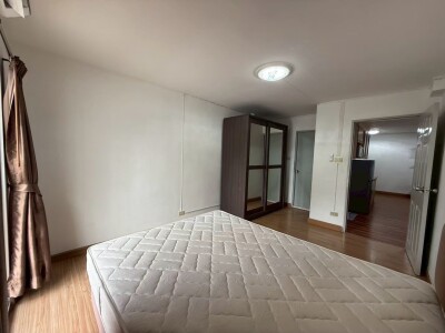 อัสสกาญจน์ เพลส ทวิน คอนโด / Ussakan Place Twin Condo