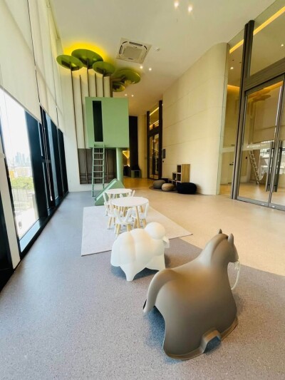 โนเบิล นิว ดิสทริค อาร์ไนน์ / Noble Nue District R9