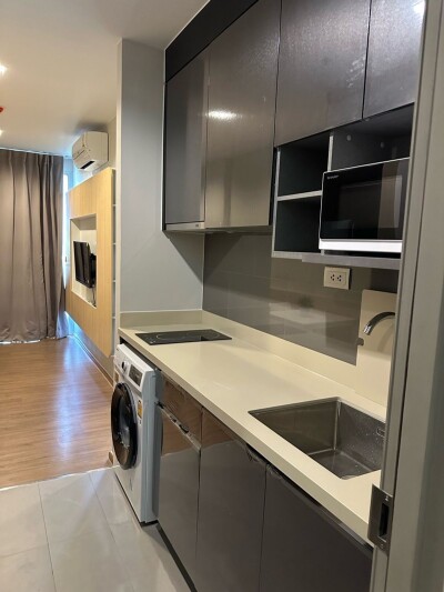 คิว ประสานมิตร / Q Prasarnmit