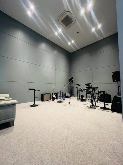 โนเบิล นิว ดิสทริค อาร์ไนน์ / Noble Nue District R9