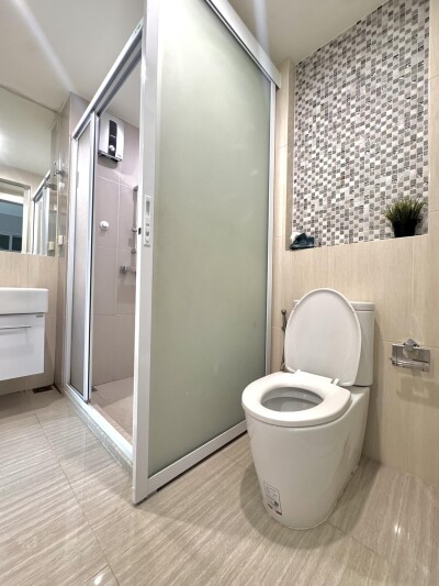 ไลฟ์ รัชดาภิเษก / Life Ratchadapisek