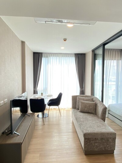 ลอยด์ ศูนย์วิจัย - ทองหล่อ / LLOYD Soonvijai - Thonglor