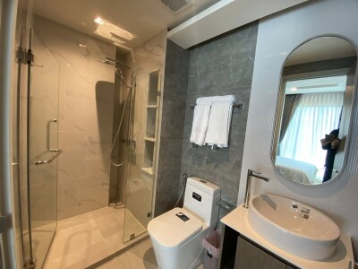 ลอยด์ ศูนย์วิจัย - ทองหล่อ / LLOYD Soonvijai - Thonglor