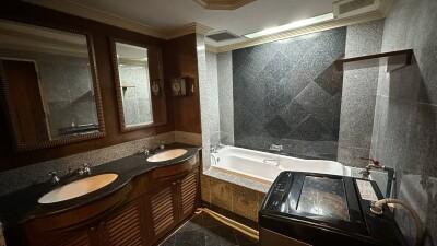 สเตท ทาวเวอร์ คอนโดมิเนียม / State Tower Condominium