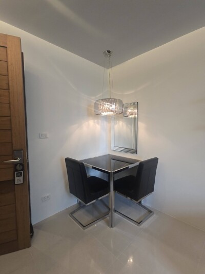 เบเวอรี่ 33 / Beverly 33