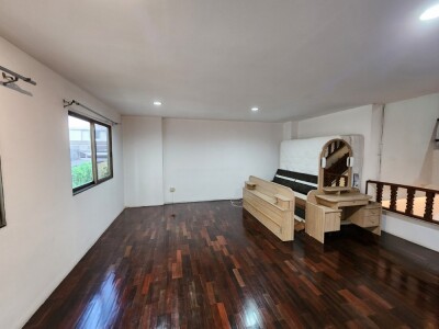 🔥🔥 ให้เช่า ทาวน์เฮ้าส์ 3 ชั้น พร้อมชั้นลอย ใกล้ BTS บางจาก 🔥🔥