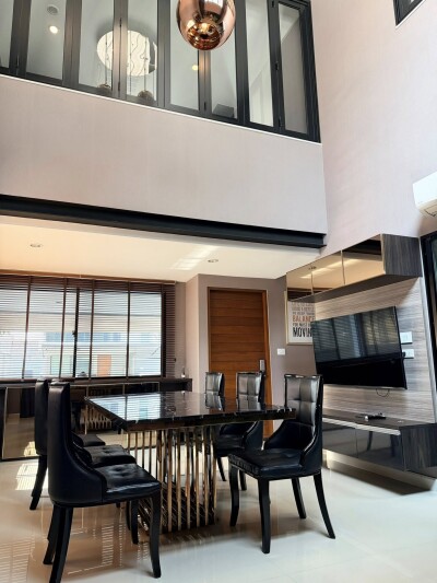 เนอวานา ดีฟายน์ ศรีนครินทร์ - พระราม 9-10