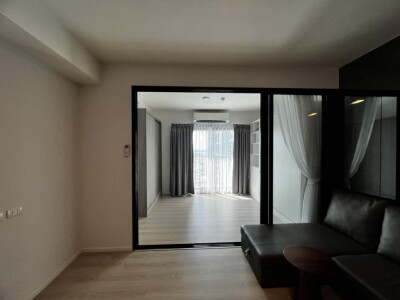 เอ สเปซ เมกา / ชั้น 17 ระเบียงกว้าง ฝนไม่สาดไม่รั่วเข้าห้อง