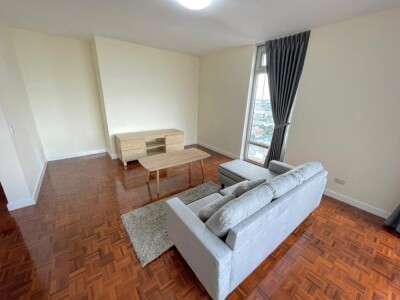 ริเวียร่า คอนโดมิเนียม / Riviera Condominium