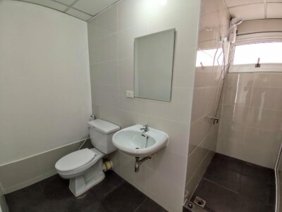 ริเวียร่า คอนโดมิเนียม / Riviera Condominium