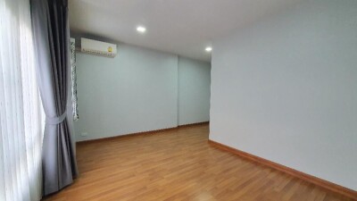 เดอะริคโค้ ทาวน์ วัชรพล / ชั้น 2 มี 2 ห้องนอน 2 ห้องน้ำในตัว มีแอร์ในห้องหน้า-14