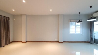 เดอะริคโค้ ทาวน์ วัชรพล / ชั้น 2 มี 2 ห้องนอน 2 ห้องน้ำในตัว มีแอร์ในห้องหน้า-3