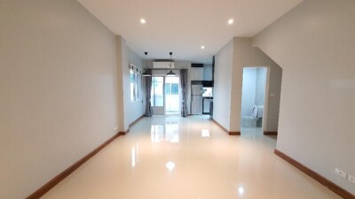 เดอะริคโค้ ทาวน์ วัชรพล / ชั้น 2 มี 2 ห้องนอน 2 ห้องน้ำในตัว มีแอร์ในห้องหน้า-5