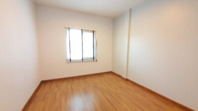 เดอะริคโค้ ทาวน์ วัชรพล / ชั้น 2 มี 2 ห้องนอน 2 ห้องน้ำในตัว มีแอร์ในห้องหน้า-9