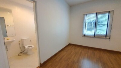 เดอะริคโค้ ทาวน์ วัชรพล / ชั้น 2 มี 2 ห้องนอน 2 ห้องน้ำในตัว มีแอร์ในห้องหน้า-11