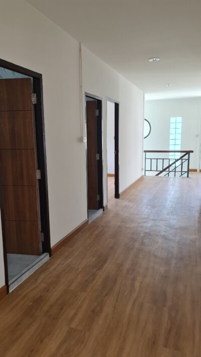 บ้านเดี่ยว สองชั้น เหมาะทำ home office จอดรถได้เยอะมาก รีโนเวทใหม่ ซอยโชคชัย 4 แยก 83 ตกแต่งพร้อม ให้เช่า-8