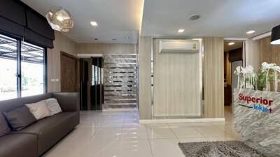 เดอะ คอนเนค 41 แจ้งวัฒนะ - ติวานนท์ / ทาวโฮม 2 ห้องคู่ ชั้นล่างทะลุถึงกัน 2 ห้องโถงชั้นล่าง-4