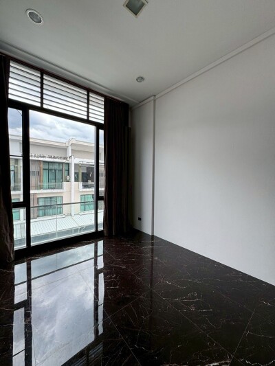 เดอะ เทอเรส รามอินทรา