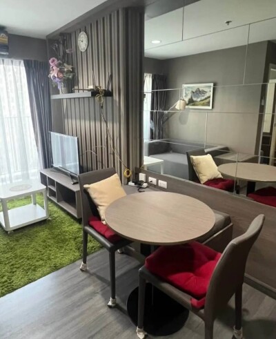 เดอะทรัสต์ @ BTS เอราวัณ / The Trust @ BTS Erawan