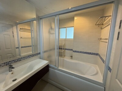 ไลฟ์ แอท รัชดา - สุทธิสาร / Life @ Ratchada - Sutthisan