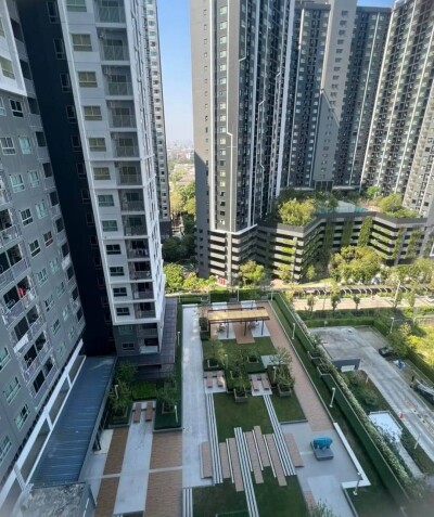 เดอะทรัสต์ @ BTS เอราวัณ / The Trust @ BTS Erawan