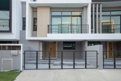 เนอวานา ดีฟายน์ เอกมัย - รามอินทรา / 230 ตรม. 4 ชั้น