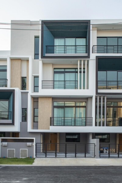 เนอวานา ดีฟายน์ เอกมัย - รามอินทรา / 230 ตรม. 4 ชั้น