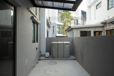 เนอวานา ดีฟายน์ เอกมัย - รามอินทรา / 230 ตรม. 4 ชั้น