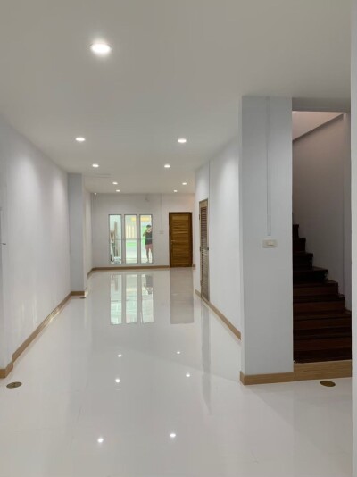 ทาวน์เฮ้าส์ รีโนเวทใหม่ ปุณณวิถี 47  / ตรงข้ามคอนโดเดอะกรีน 2ทาวน์เฮ้าส์ 22 ตร.วา 2 ชั้น