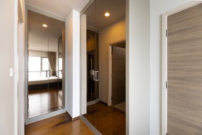 ไฮฟ์ ตากสิน /  50 ตารางเมตร ชั้น 19