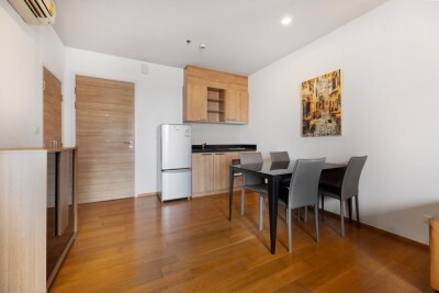 ไฮฟ์ ตากสิน /  50 ตารางเมตร ชั้น 19