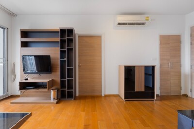 ไฮฟ์ ตากสิน /  50 ตารางเมตร ชั้น 19