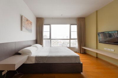 ไฮฟ์ ตากสิน /  50 ตารางเมตร ชั้น 19