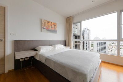 ไฮฟ์ ตากสิน /  50 ตารางเมตร ชั้น 19