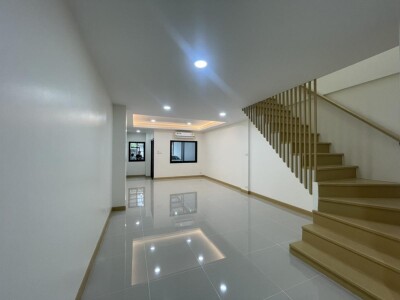 🏡 ให้เช่าทาวน์โฮม 2 ชั้น ทำเลทอง ติดทางด่วนบางนา – ถ.สรรพาวุธ-4