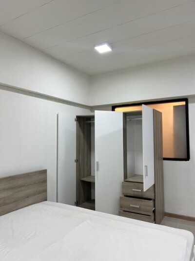 สิริ ศรีลาซาล / SIRI Sri-Lasalle