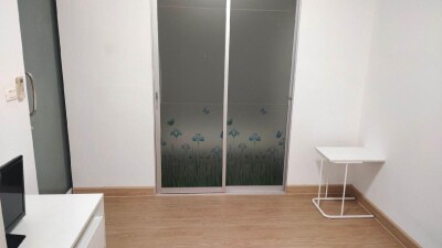 เดอะ คิทท์ คลองหลวง / อาคาร B4 ชั้น 2 ระเบียงทิศเหนือ แอร์ 2 ตัว