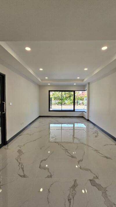 บ้านเดี่ยวรีโนเวทใหม่ทั้งหลัง ติดรถไฟฟ้า ซ.รามอินทรา 60  อนุญาตเลี้ยงสัตว์-18