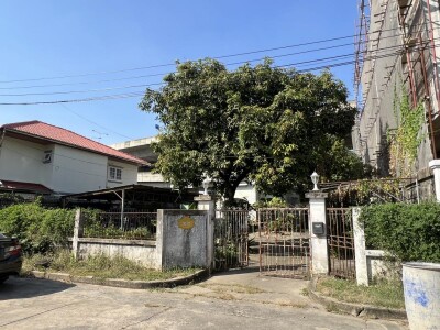 ขายด่วน บ้านเก่าพร้อมที่ดิน ตลิ่งชัน 138 ตร.ว. ทำเลทองในซอยบรมราชชนนี 42 (หมู่บ้านร่มรื่น ซอย 5)