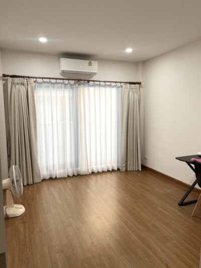 เซนโทร ดอนเมือง - แจ้งวัฒนะ / 🏡 บ้านทิศใต้ พื้นที่ใช้สอย 209 ตร.ม. 🛏️ 4 ห้องน้ำ 4 ห้องน้ำ