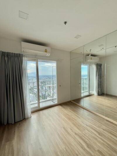 เดอะ คีย์ สาทร - เจริญราษฎร์ / 2 ห้องนอน  1 ห้องนั่งเล่น 1 ห้องอเนกประสงค์