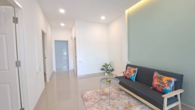 บ้านติดถนนเมน ค้าขายได้ หลังมุม มีที่จอดรถเยอะ บ้านรีโนเวทสวย-4