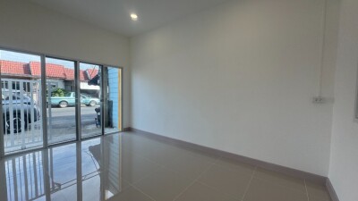 บ้านติดถนนเมน ค้าขายได้ หลังมุม มีที่จอดรถเยอะ บ้านรีโนเวทสวย-5