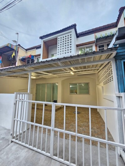 ทาวน์โฮม หมู่บ้านสรัลพร ถนนเลียบคลองภาษีเจริญฝั่งเหนือ ซอย 32 แขวงหนองแขม เขตหนองแขม กทม รีโนเวททั้งหลัง