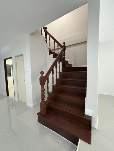 ทาวน์โฮม หมู่บ้านสรัลพร ถนนเลียบคลองภาษีเจริญฝั่งเหนือ ซอย 32 แขวงหนองแขม เขตหนองแขม กทม รีโนเวททั้งหลัง