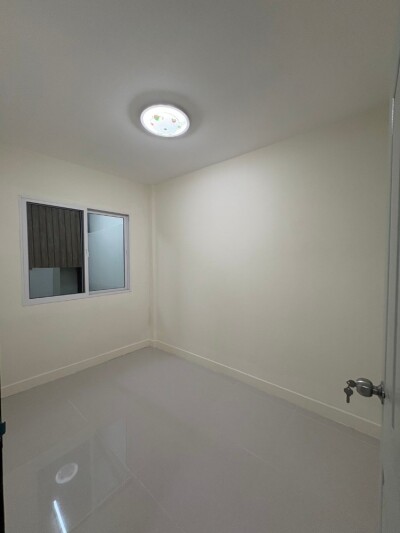 ทาวน์โฮม หมู่บ้านสรัลพร ถนนเลียบคลองภาษีเจริญฝั่งเหนือ ซอย 32 แขวงหนองแขม เขตหนองแขม กทม รีโนเวททั้งหลัง