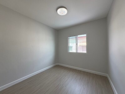 ทาวน์โฮม หมู่บ้านสรัลพร ถนนเลียบคลองภาษีเจริญฝั่งเหนือ ซอย 32 แขวงหนองแขม เขตหนองแขม กทม รีโนเวททั้งหลัง