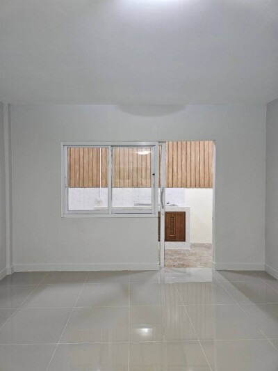 ทาวน์โฮม หมู่บ้านสรัลพร ถนนเลียบคลองภาษีเจริญฝั่งเหนือ ซอย 32 แขวงหนองแขม เขตหนองแขม กทม รีโนเวททั้งหลัง